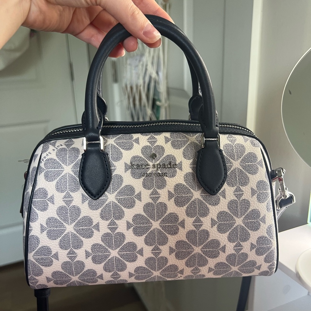 NWOT Kate Spade Small Handbag Spade Flower Dolly Duffle Crossbody - Picture 4 of 10